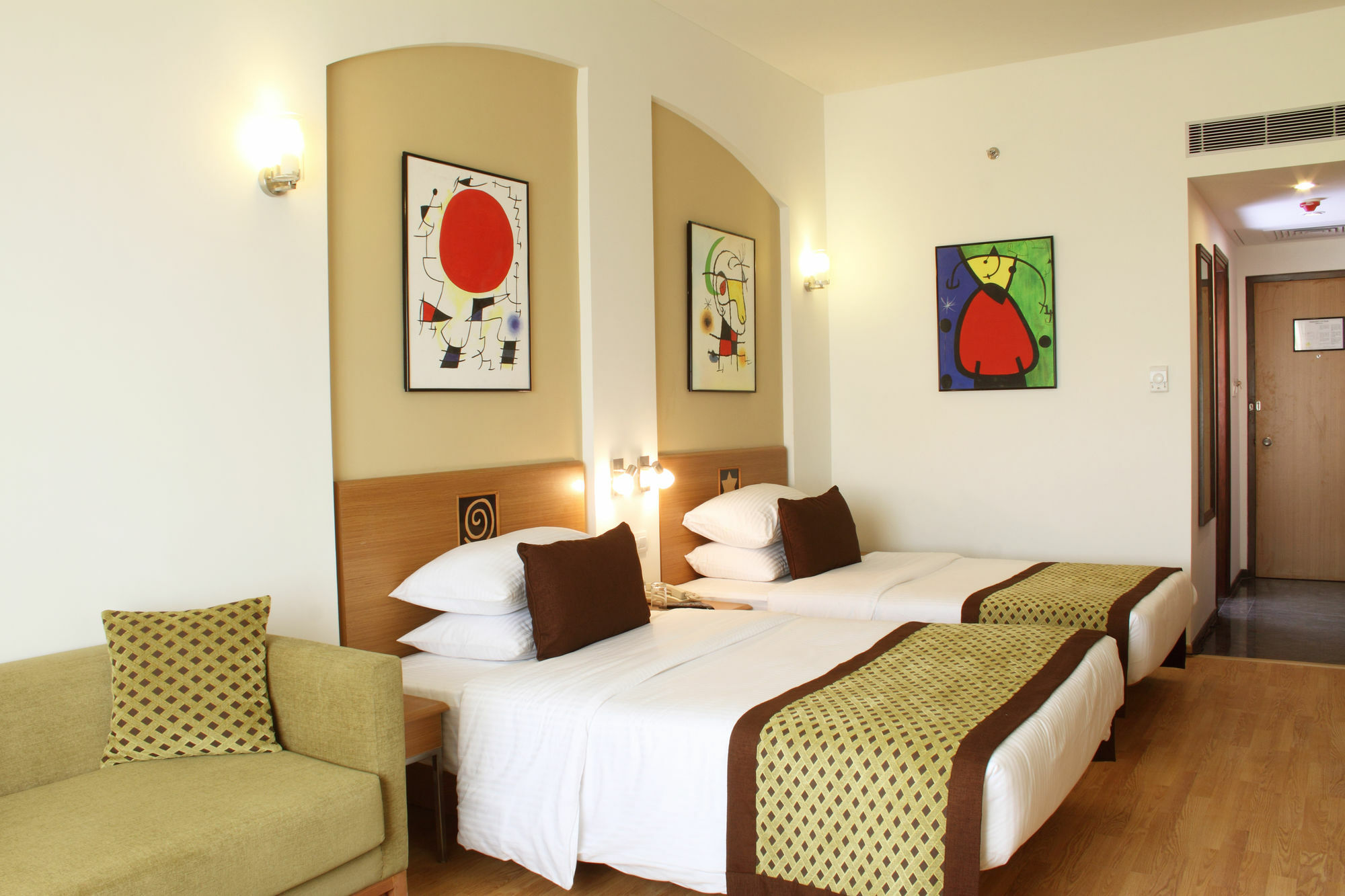 Lemon Tree Hotel Electronics City Bangalore Bilik gambar